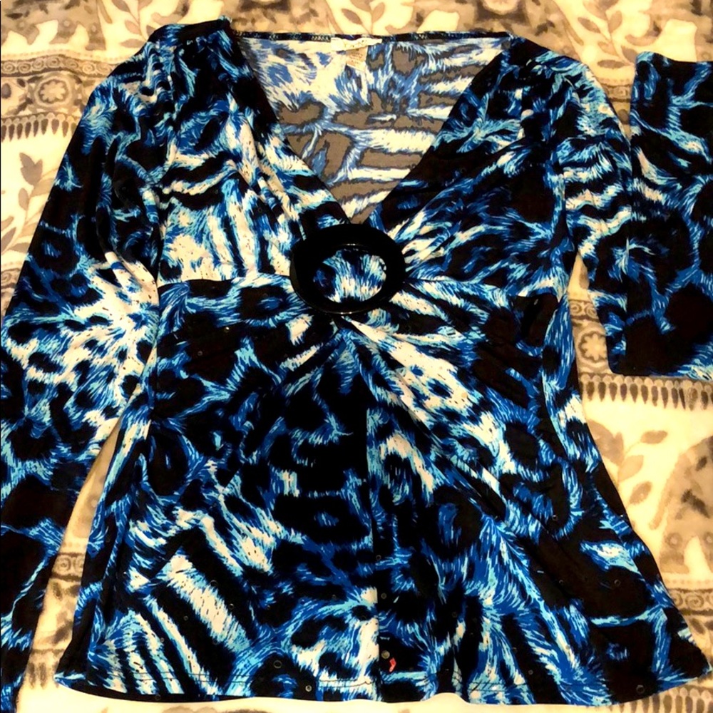 Caché blue and white print